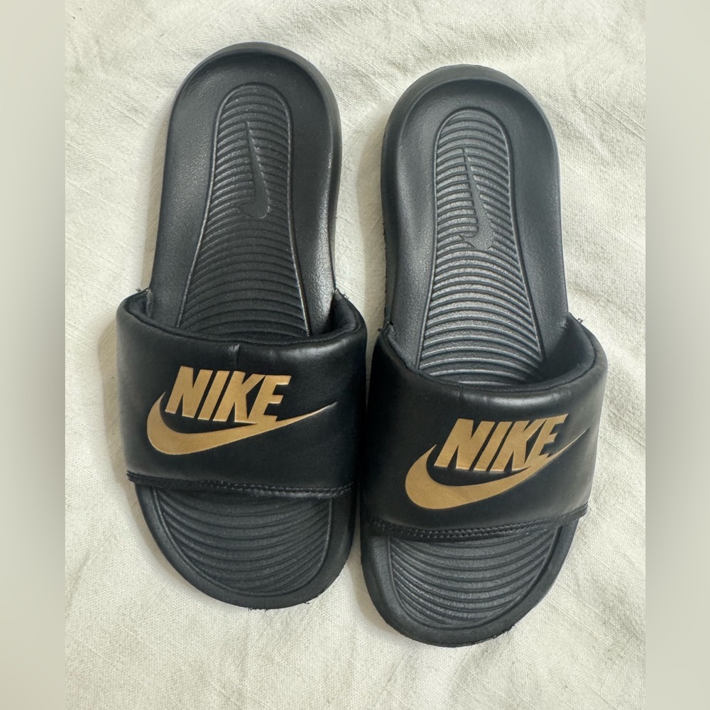 Nike Slides - Picture 4 of 5